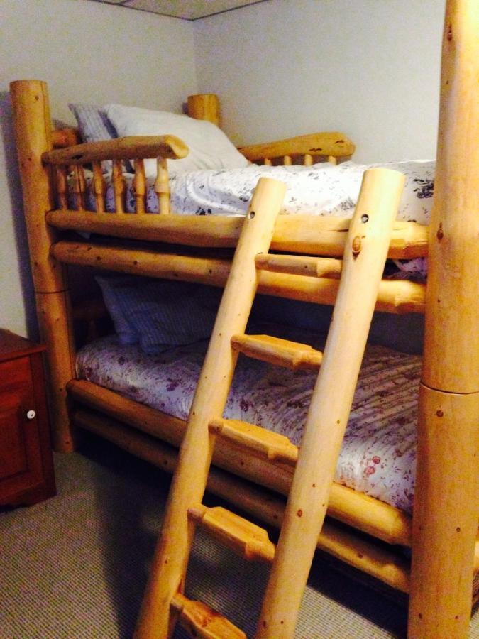 316 Patricia Street Accommodation Джаспер Номер фото